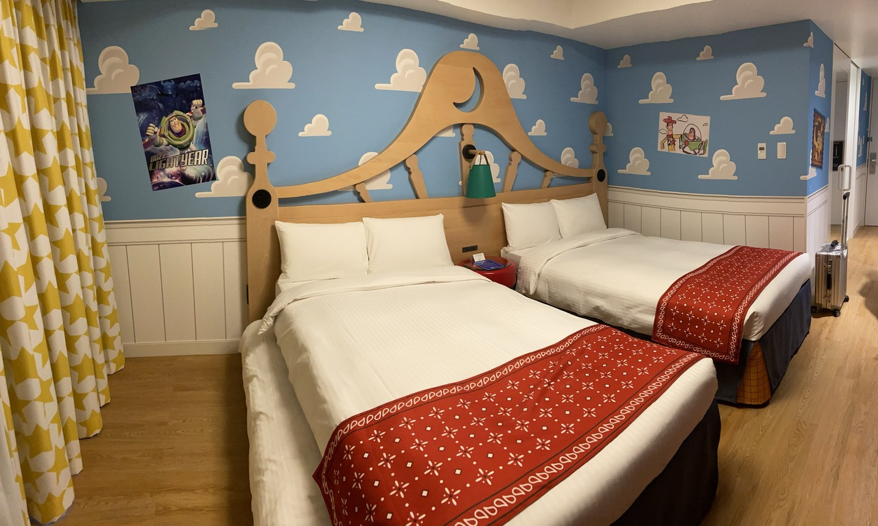 トランドルベッドがあって大人３人でも泊まれます。