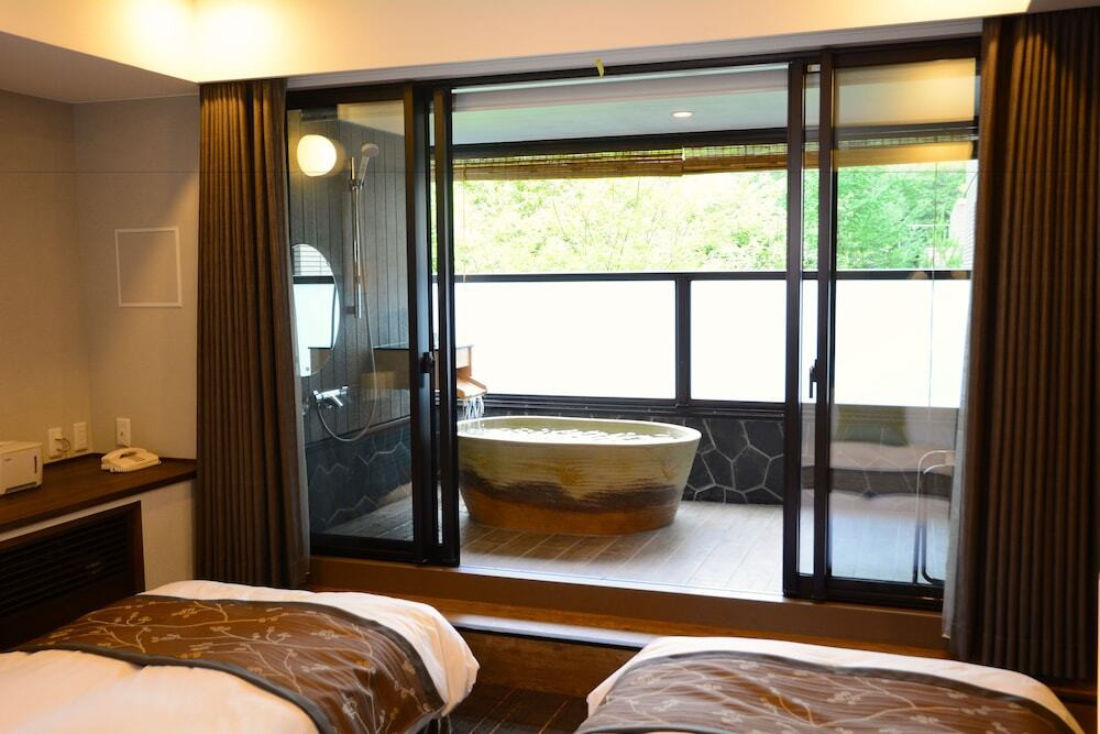 源泉かけ流しのお部屋の露天風呂でゆっくり3447457