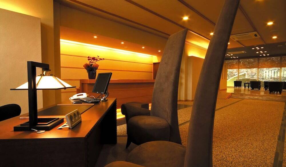 コンシェルジュ デスク / 2