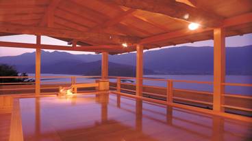 見はらし露天風呂「湖(うみ)の湯」 / 2