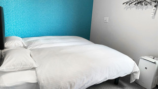 コンパクトハリウッドツイン シングルベッド2台 喫煙可