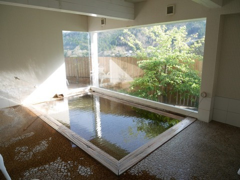 大きなガラス窓から
光が差し込んで気持ち良かったです。 / 1