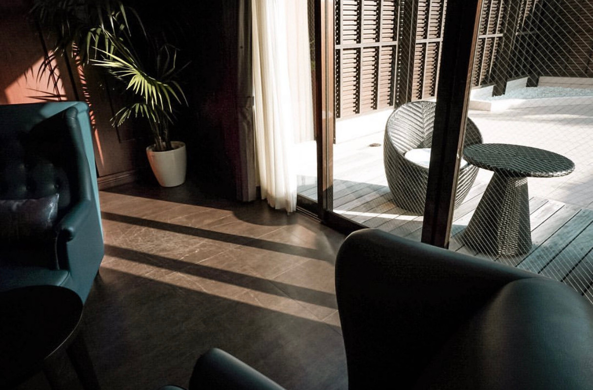 「ロイヤルスイート」。南国のリゾートマンションのような設えで、別荘気分で過ごせる / 5