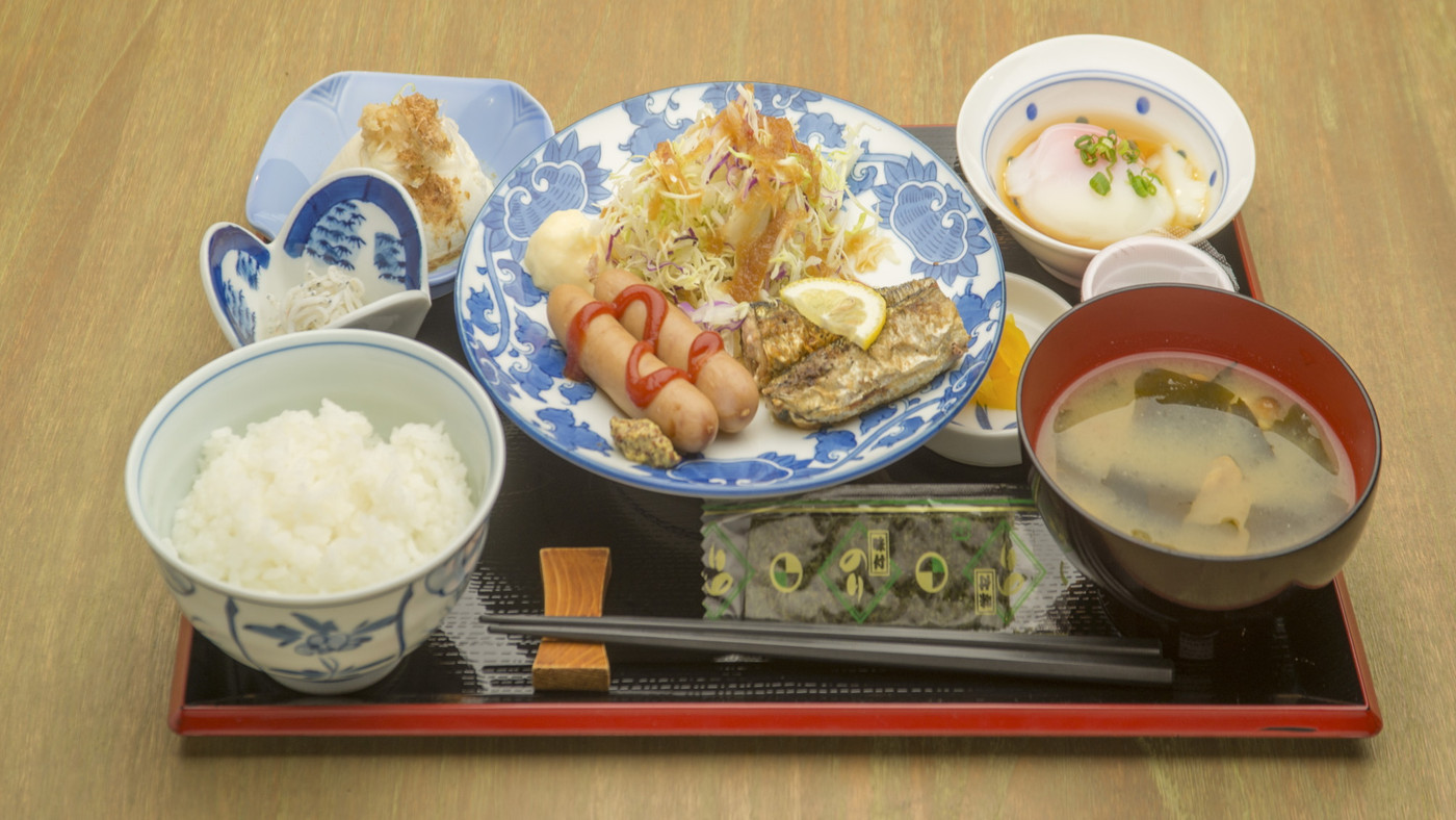 食事処「茜家食堂」で舌鼓3751005