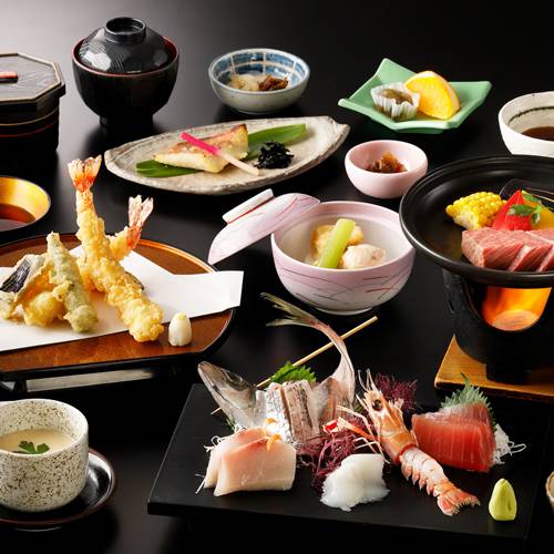 海の幸に黒毛和牛
箱根の美食に舌鼓 / 1