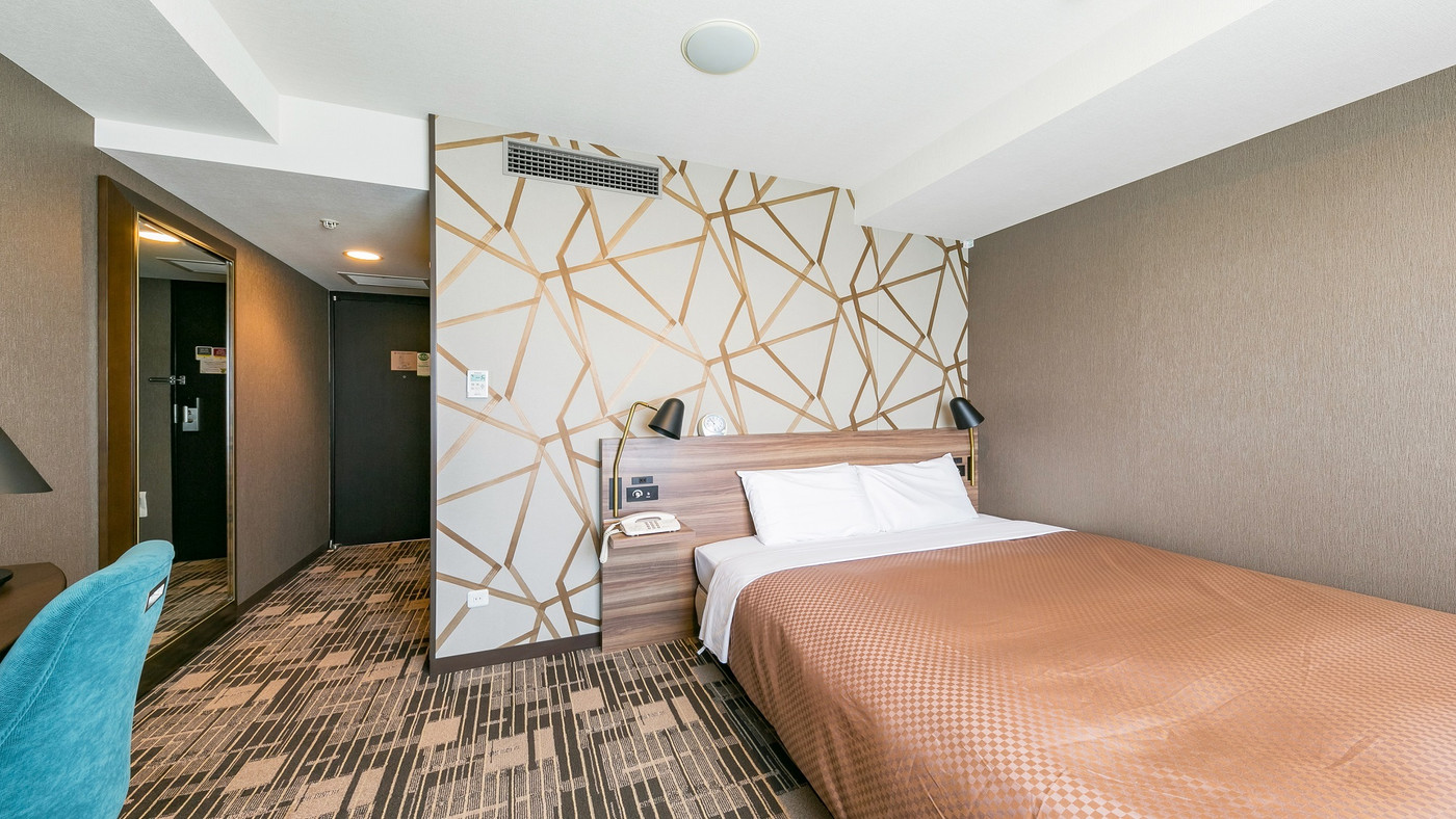 笑顔の接客が「また来たい」と思わせる温かみのあるホテル3848326