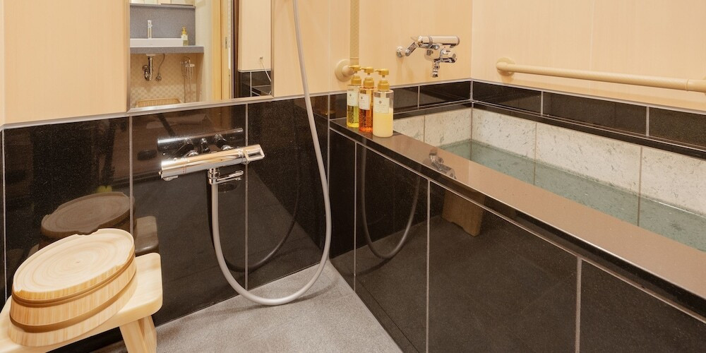 客室 バスルーム②