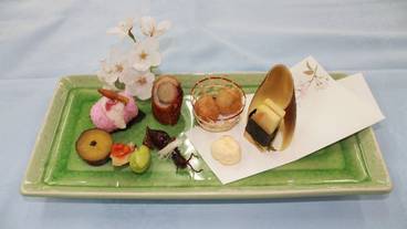 食事・飲み物 / 32