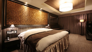 [禁煙] ラグジュアリー/デラックスダブル キングベッド 1 台