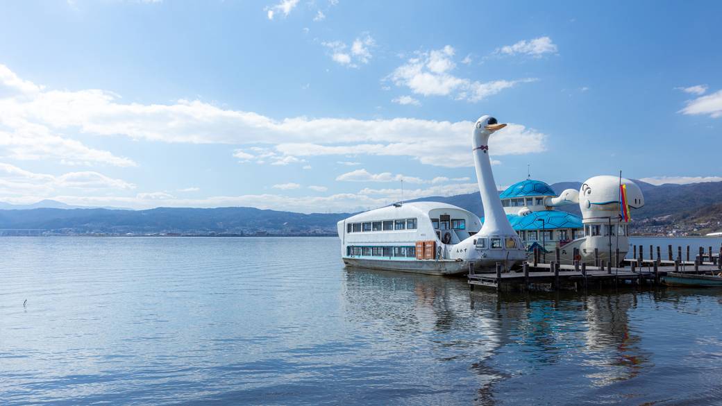  諏訪湖と遊覧船 / 1