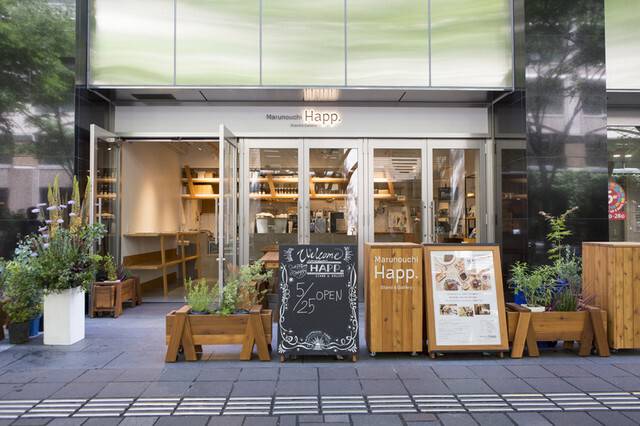 お洒落な丸の内仲通りで
一息するカフェタイム / 1