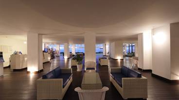 ロビー応接スペース / 3