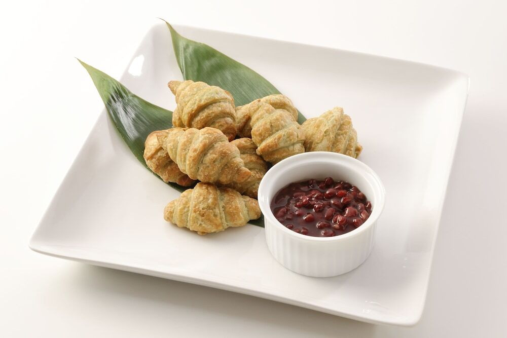 朝食　米粉入り笹団子風クロワッサン