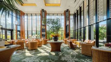 the lounge / 5