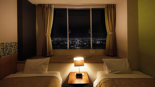 [コンフォートフロア青龍の森] 洋室ツイン (夜景眺望側) 禁煙
