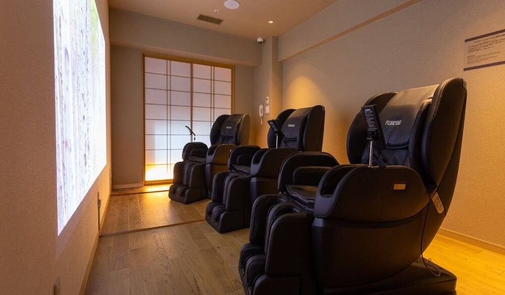 マッサージチェアで
疲れた身体をケア / 1