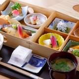 心地よく体が目覚める
豪華な和洋朝食 / 4