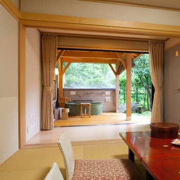 露天風呂付き客室でゆったり家族団らん3412513