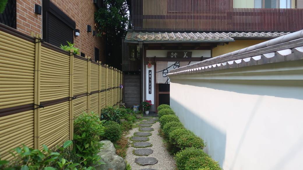 老舗店「美鈴」で
美しい生菓子に感動 / 4