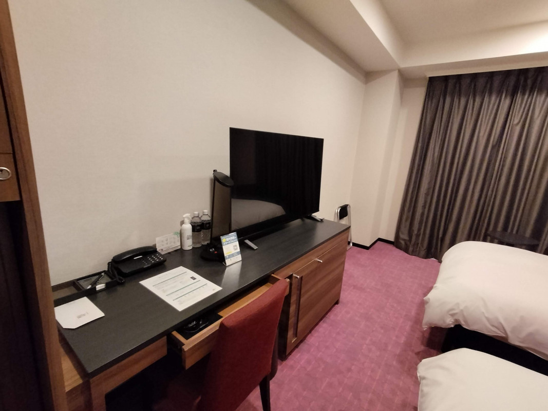 全体的に落ち着いた部屋です。清潔です。