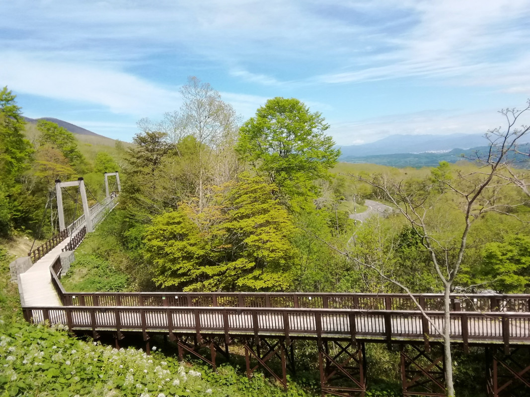 ホテルから日帰り温泉へと続く遊歩道
