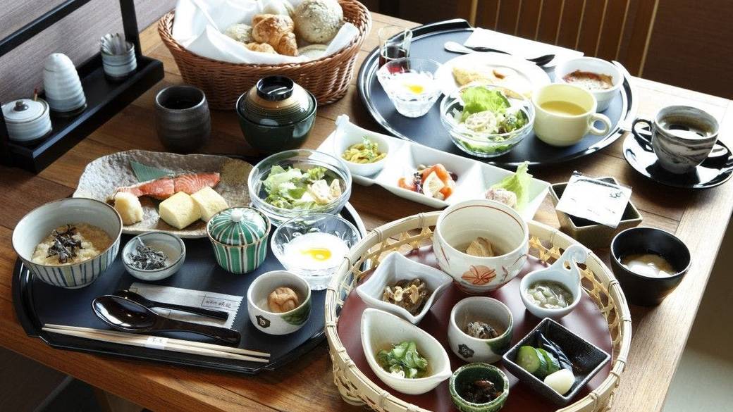 和食派も洋食派も笑顔
贅沢な朝食 / 2