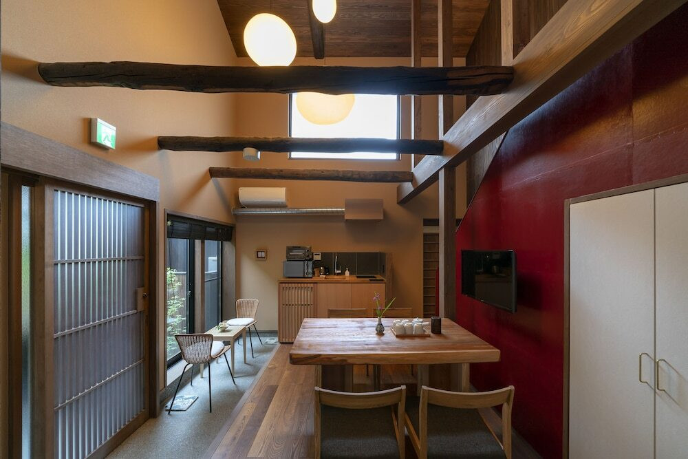 客室内のダイニングエリア