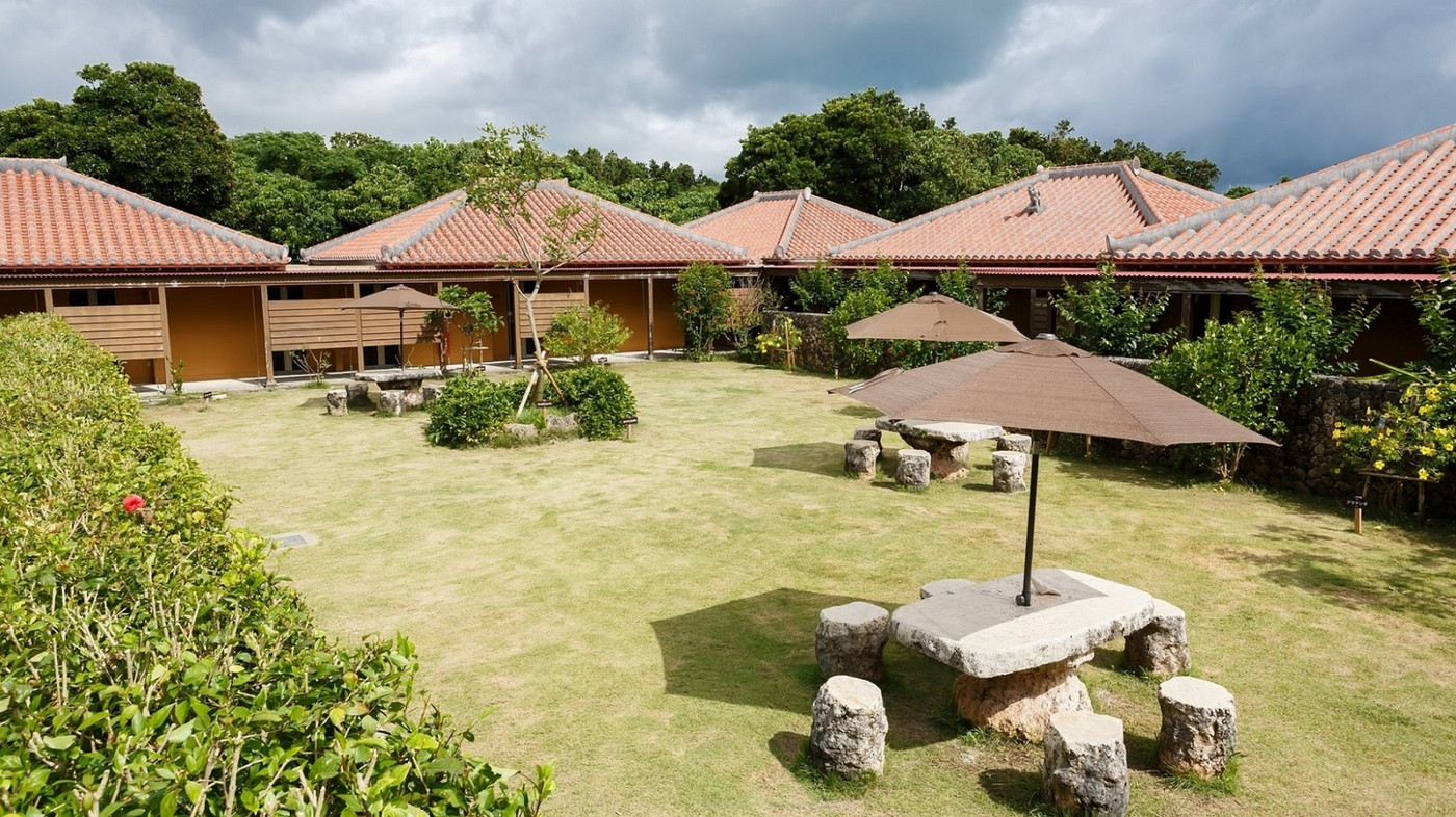 沖縄の原風景で、暮らすように滞在できるコテージタイプのホテル3455882