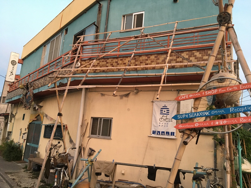 1階が受付、2階に部屋