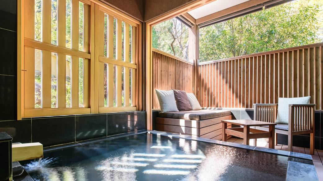 客室露天風呂で
じんわりと癒されて / 1