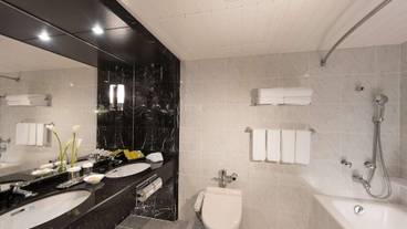 ワンベッドルームスイートツイン　バスルーム / 2