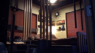 [漆黒の間/Shikkoku-Ma:203号室] スタジオコンフォート: スライド式ダブルベッド/布団 専用バスルーム (シャワーブース/シャワートイレ) 禁煙