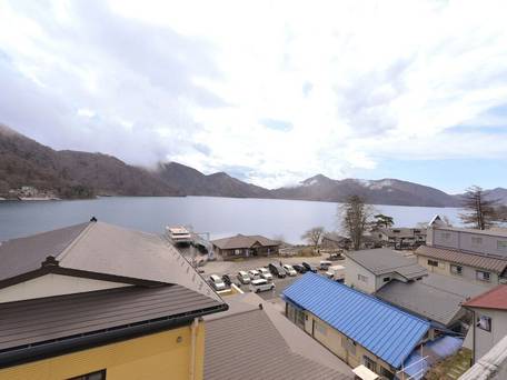 中禅寺温泉 湖畔の見える露天風呂 日光山水 / 4