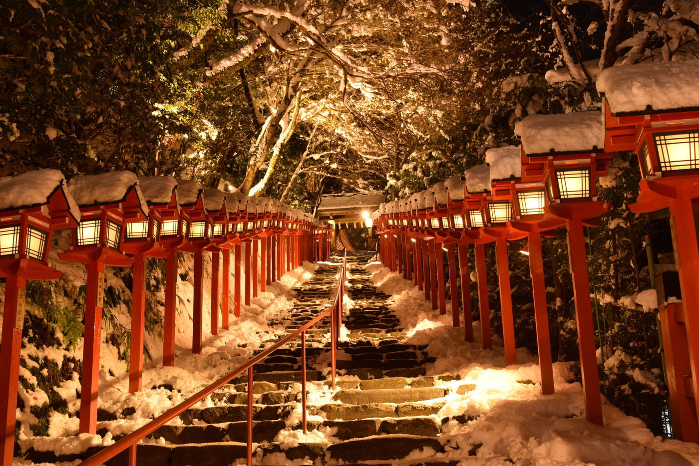 灯ろうに心あたたまる♪雪の日限定のライトアップの風景2008481