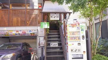 施設の入り口 / 12