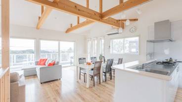 客室内のダイニングエリア / 8