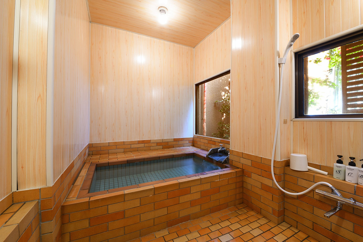 静かな老舗料理旅館で「これぞ日本の朝ご飯」をいただく贅沢4271117