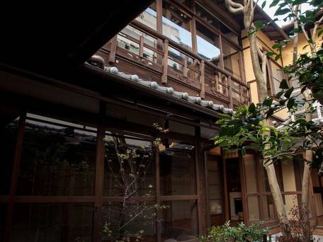 京都ゲストハウス らんたん祇園 / 1