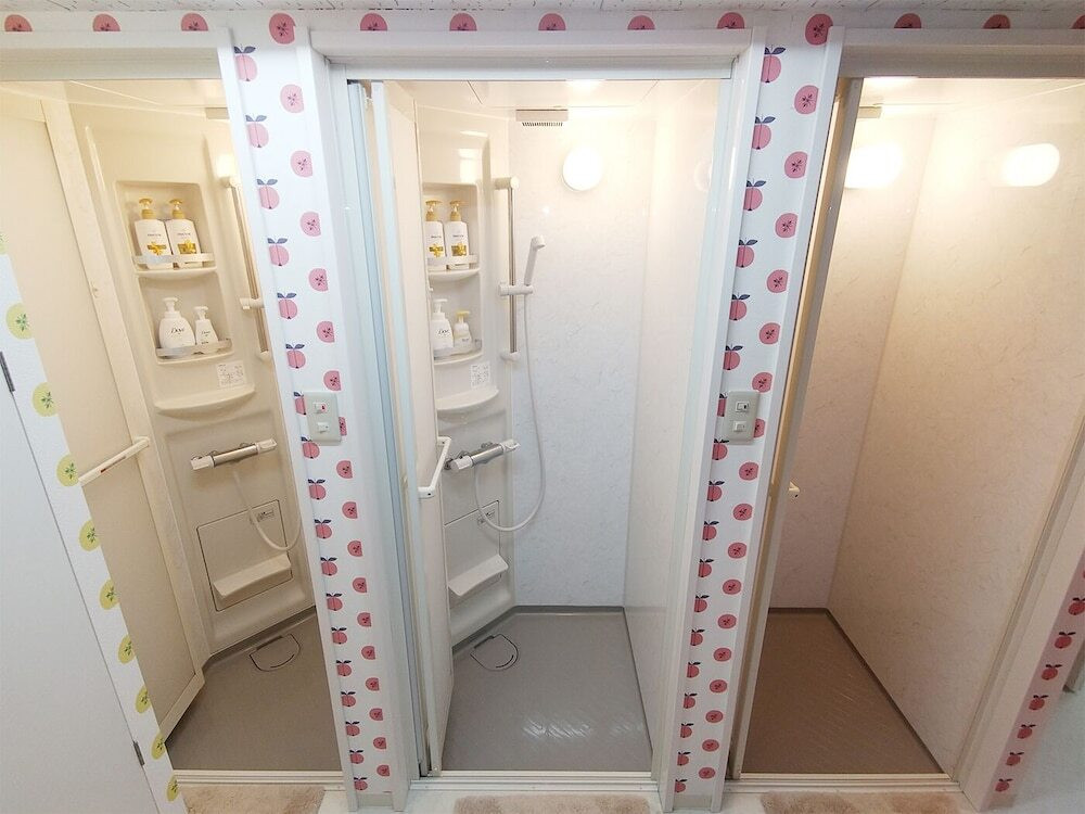 バスルームのシャワー