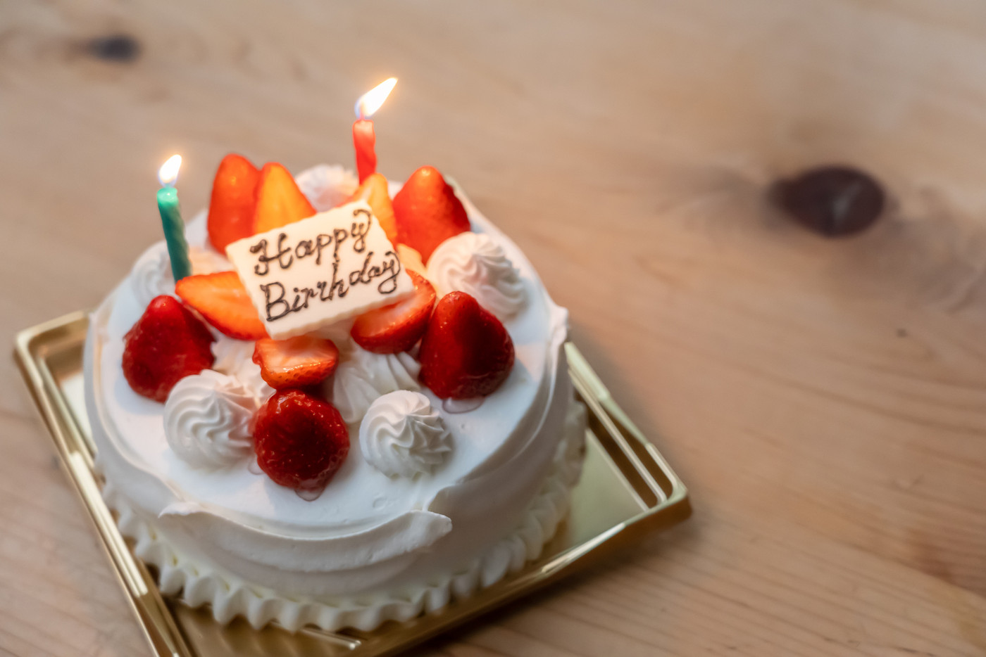 誕生日　ケーキ　お祝い　ハッピーバースデー