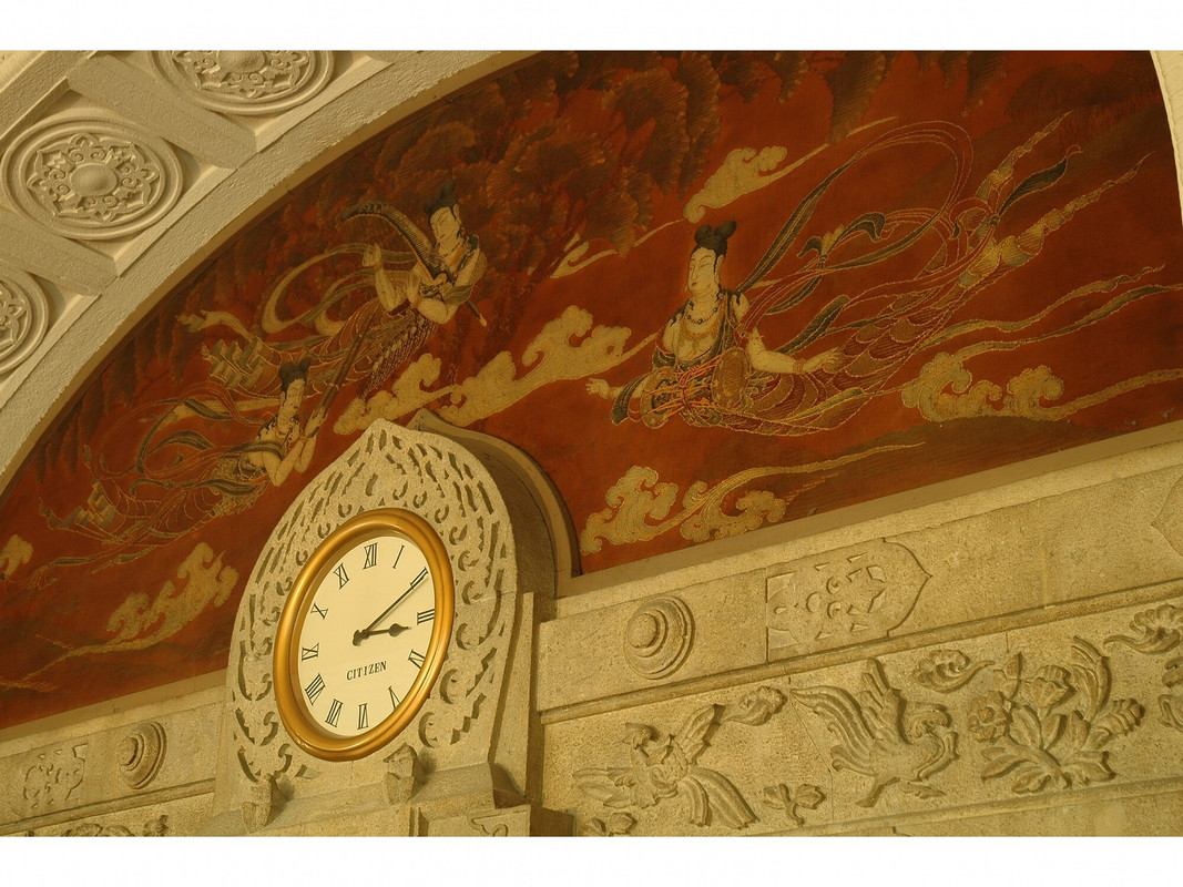 本館大階段の時計