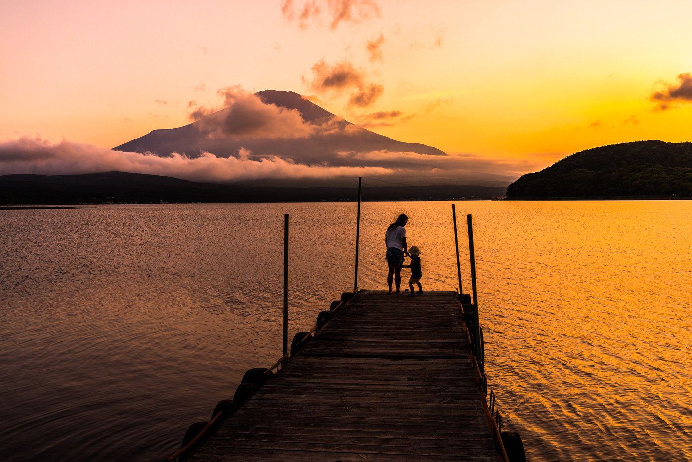富士山　山中湖　桟橋　夕陽　親子