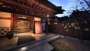 施設の入り口 / 25