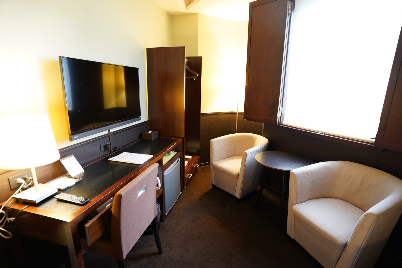 シックな雰囲気でくつろげるお部屋へ2128433