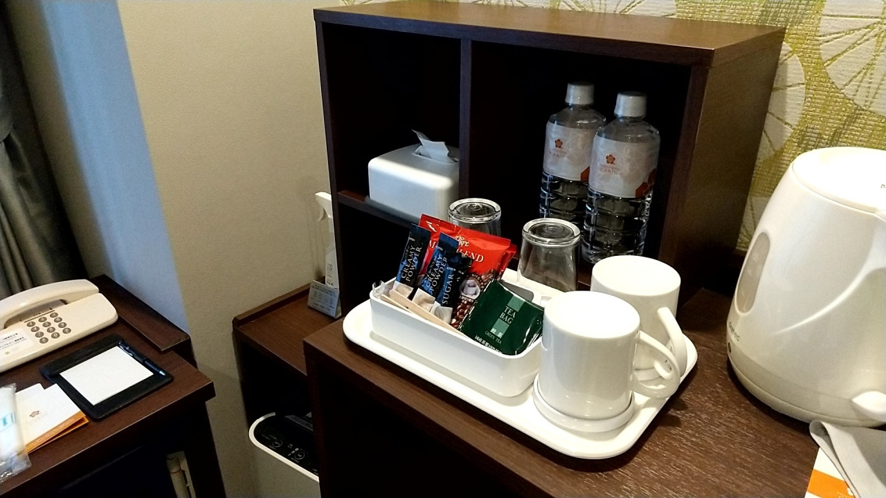 お水とコーヒーがあります