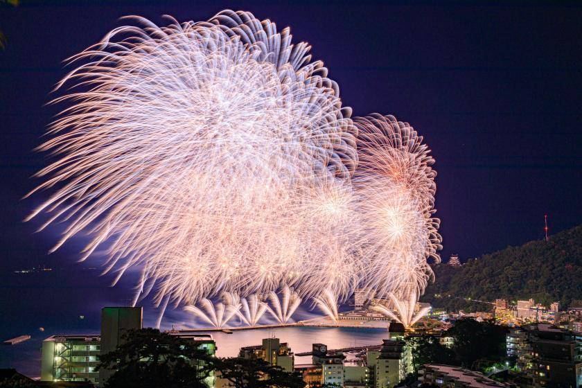 熱海名物の花火を
宿にいながら満喫 / 2