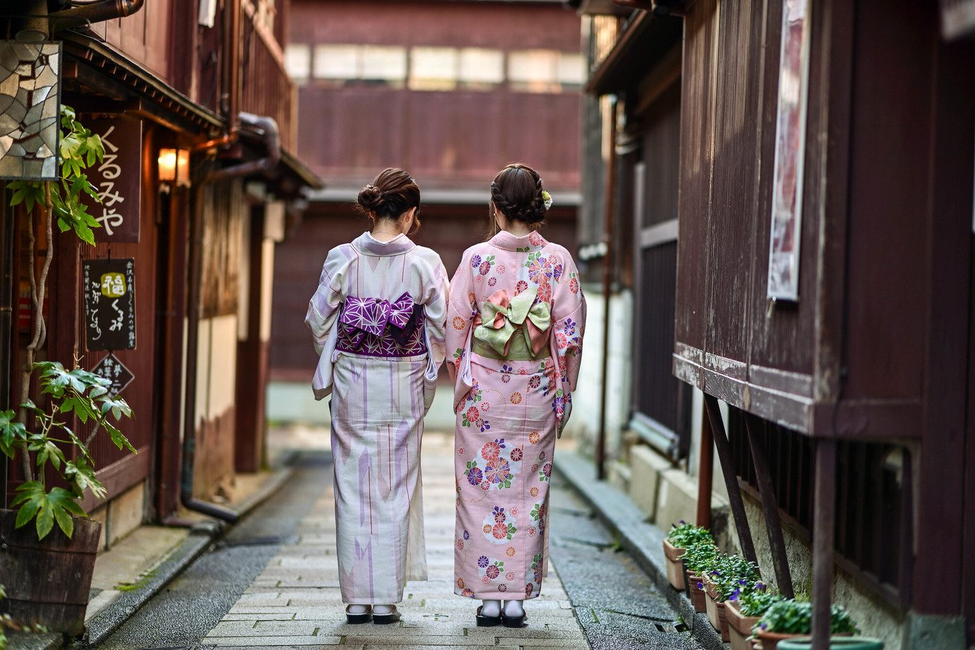 ひがし茶屋街の着物女子