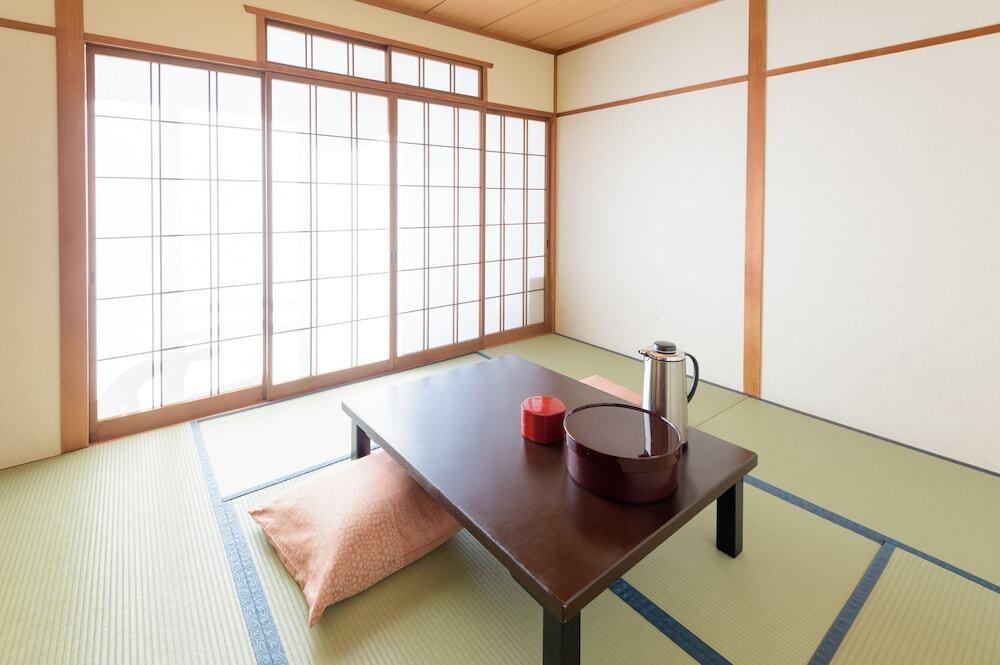 客室内のダイニングエリア