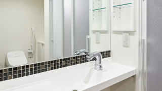 ダブルルームダブルサイズベッド 1 台ソファーベッド付き