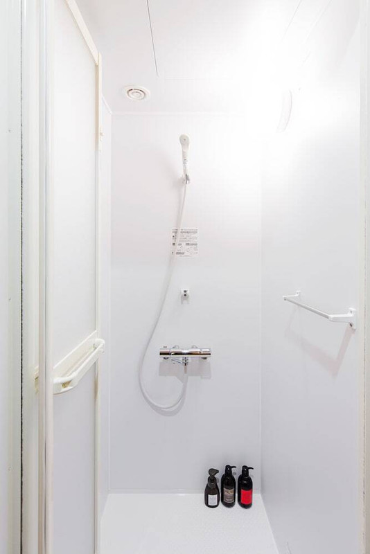 バスルームのシャワー